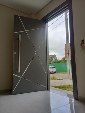 Porta em ACM modelo BBB com frisos cromados - Imagem 3