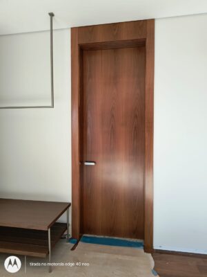 Porta kit pronto especial em lâmina natural com bandeira fixa superior - Imagem 3