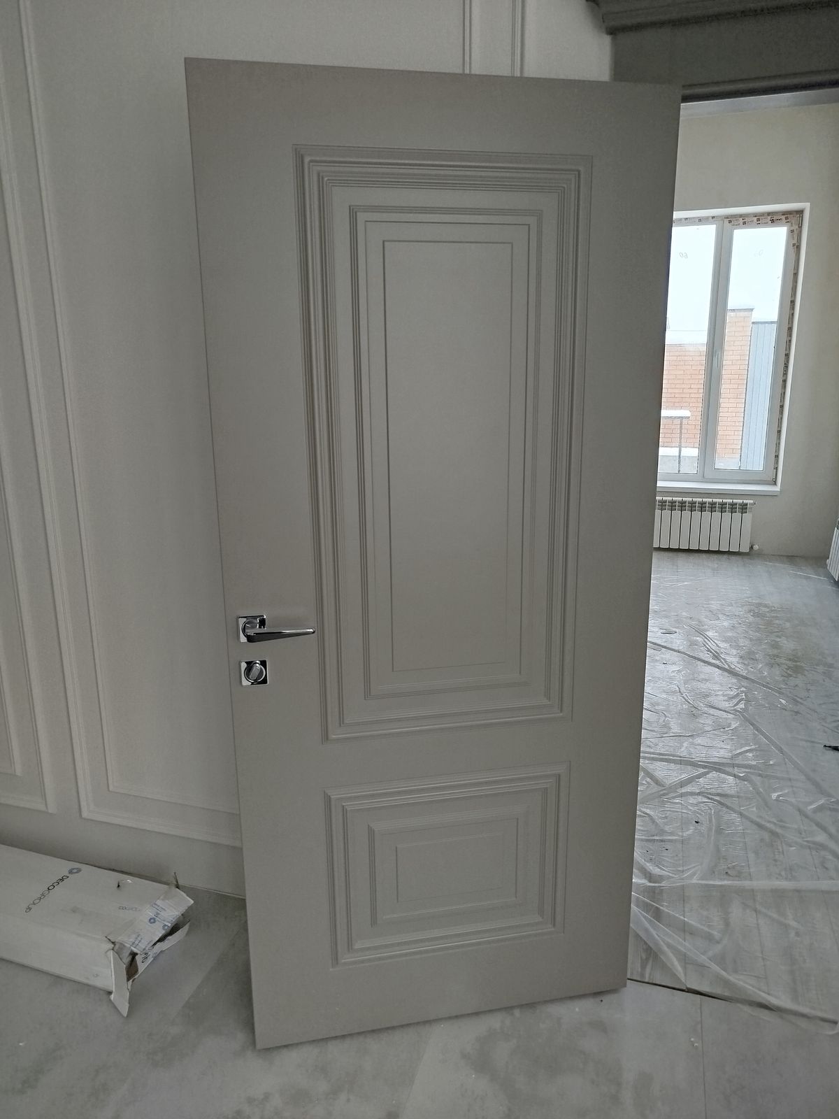 a333a30b07fda2f0d7a3e1408a10f960 Porta kit pronto especial com apliques de molduras e almofadas - Imagem 1