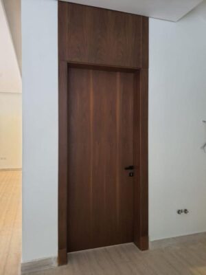 Porta kit pronto especial em lâmina natural com bandeira fixa superior