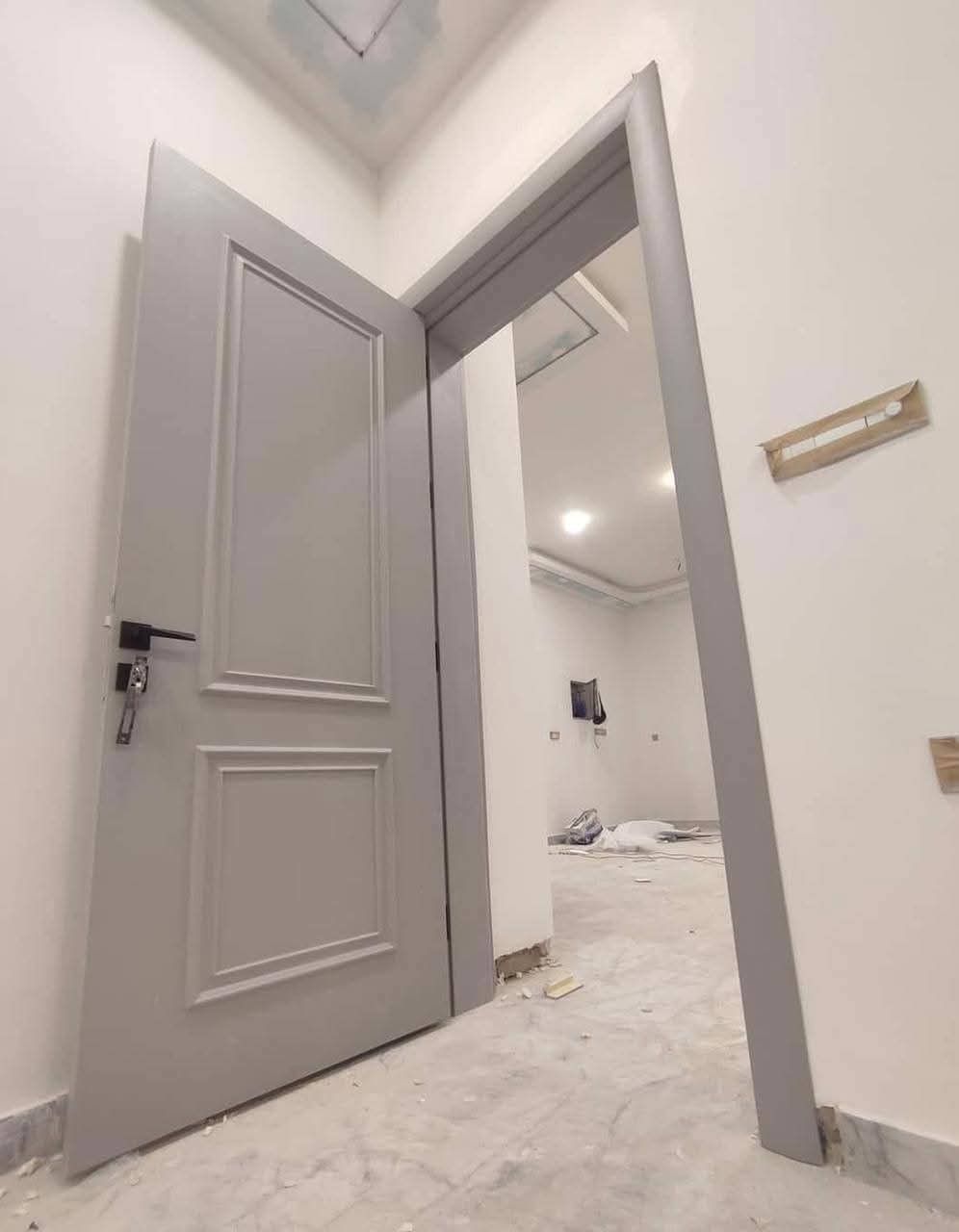 fa3558868da1084a1ad085e0ec4c29d6 Porta kit pronto especial com apliques de molduras - Imagem 1