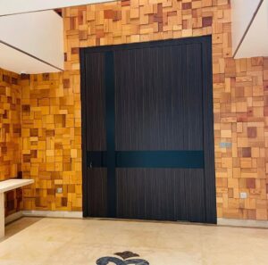 Porta pivotante em ACM com puxador cava especial - Imagem 4