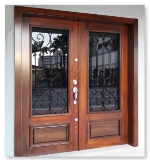 Porta com sistema de abertura dupla com grade de ferro e vidro 10 mm fumê - Imagem 2