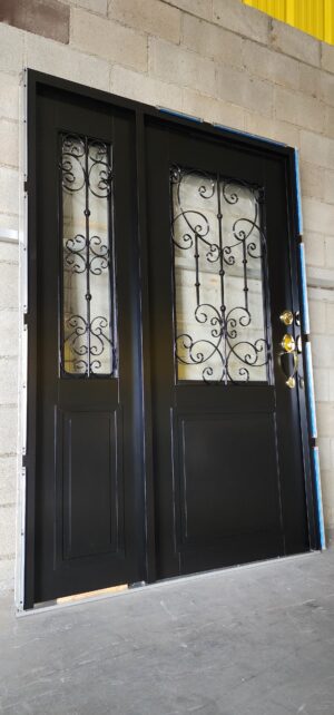 Porta em ACM com fixo lateral em vidro e grade decorativa, unindo modernidade, segurança e elegância - Imagem 2