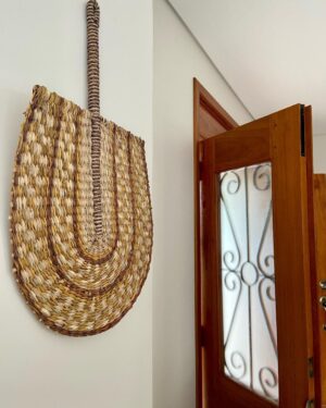 Porta com sistema de abertura dupla com grade de ferro - Imagem 4