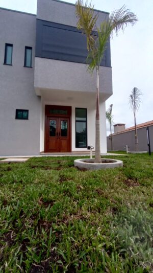 Porta com sistema de abertura dupla com grade de ferro - Imagem 2