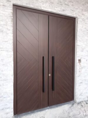 Porta em ACM com sistema de abertura dupla