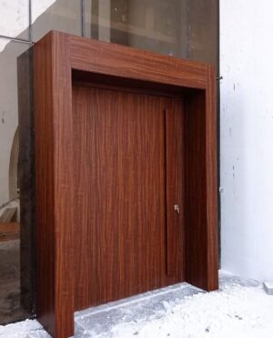 Porta pivotante em ACM com revestimento completo - Imagem 2